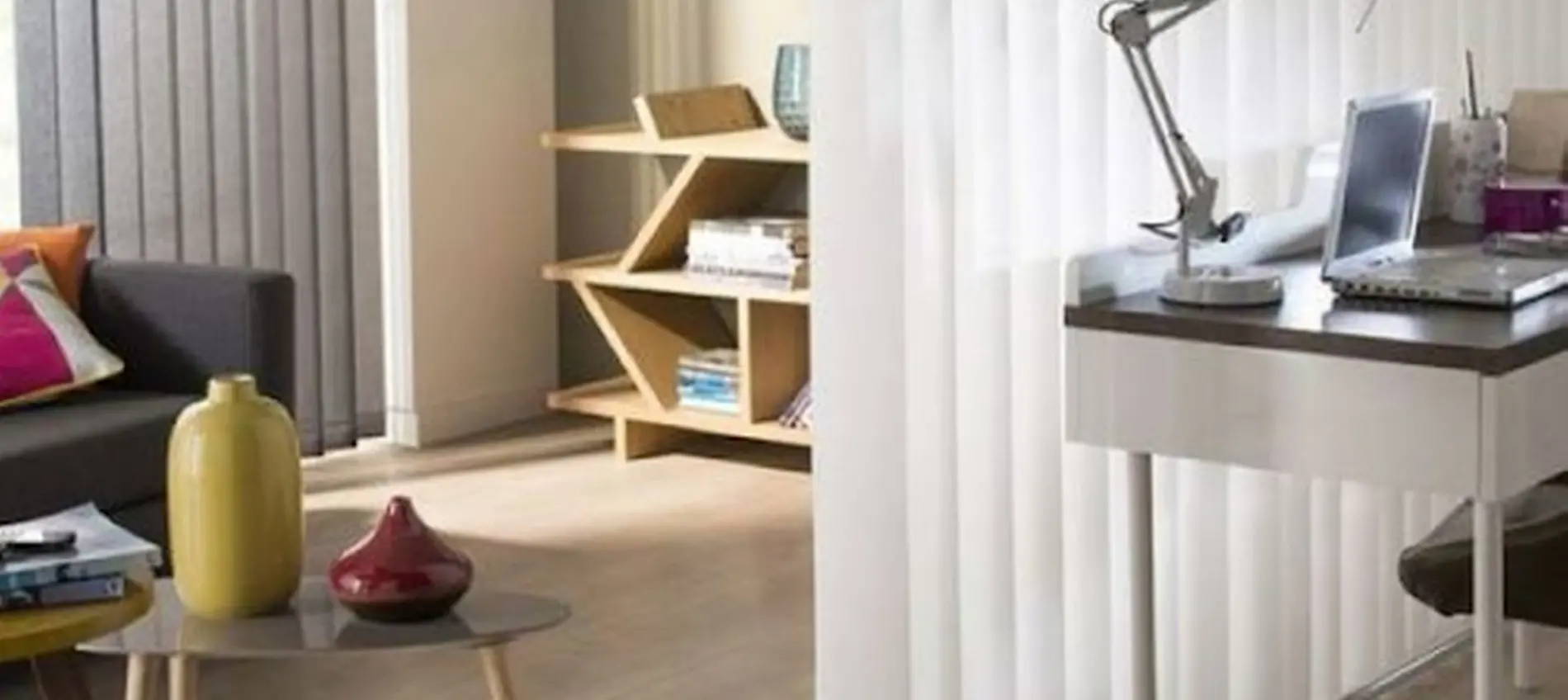 Comment séparer vos pièces simplement grâce à des stores et des rideaux ? 