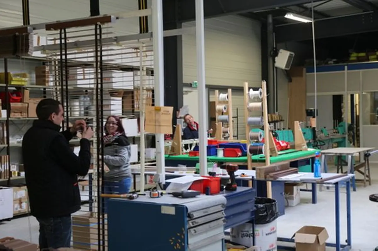 Les 6 étapes de la fabrication d'un store vénitien Bois 50 mm
