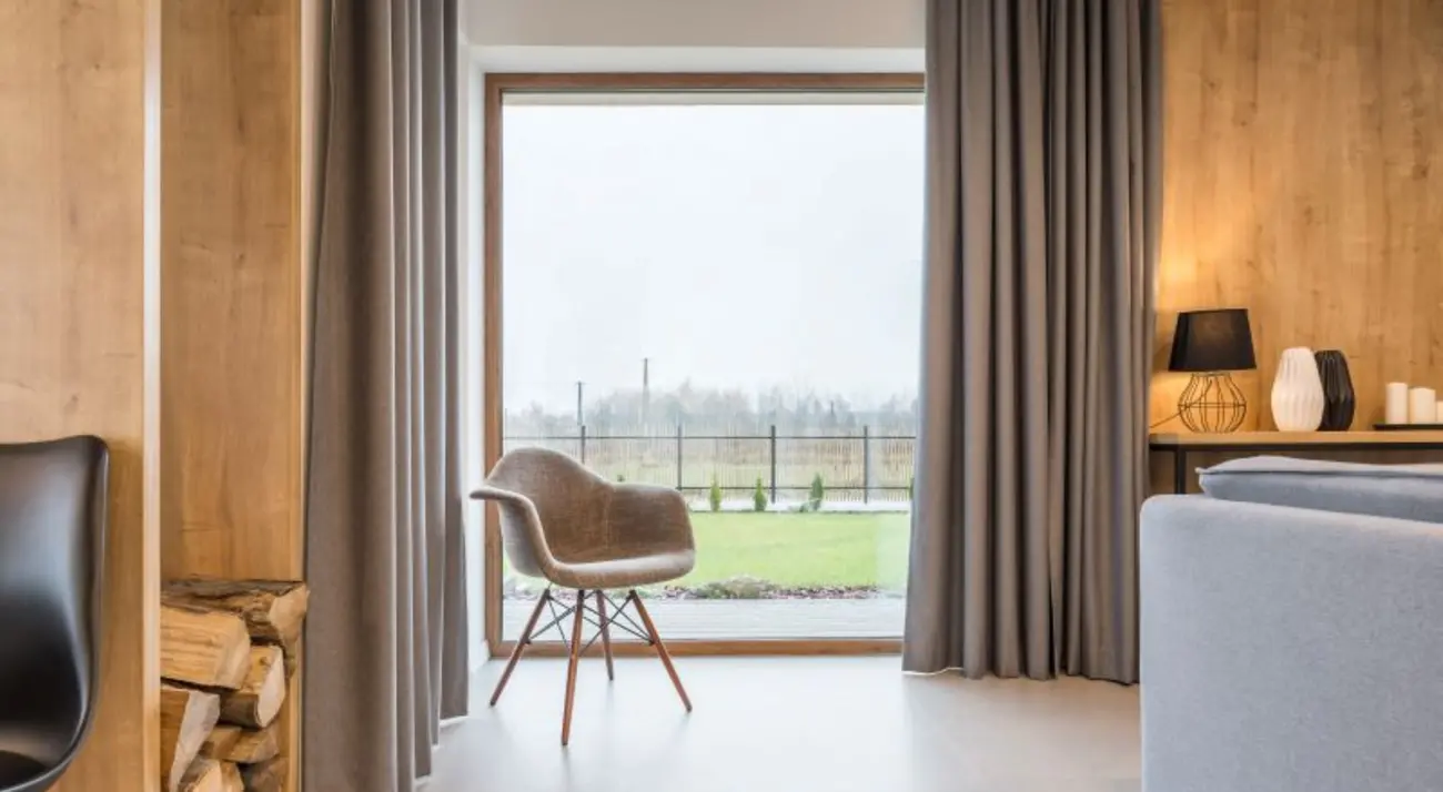 Les rideaux doivent-ils toucher le sol ?