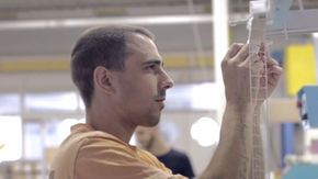 Portrait de salarié : Teddy, responsable au pôle fabrication des stores vénitien