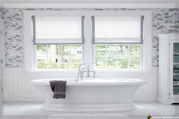 Quel store ou rideau choisir dans une salle de bains ? Conseils