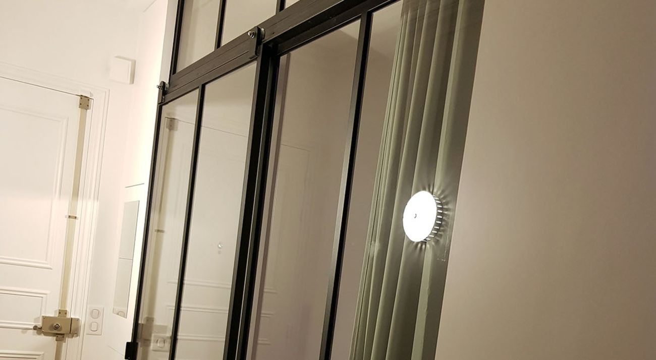Verrière intérieure avec rideaux : Lumière et intimité