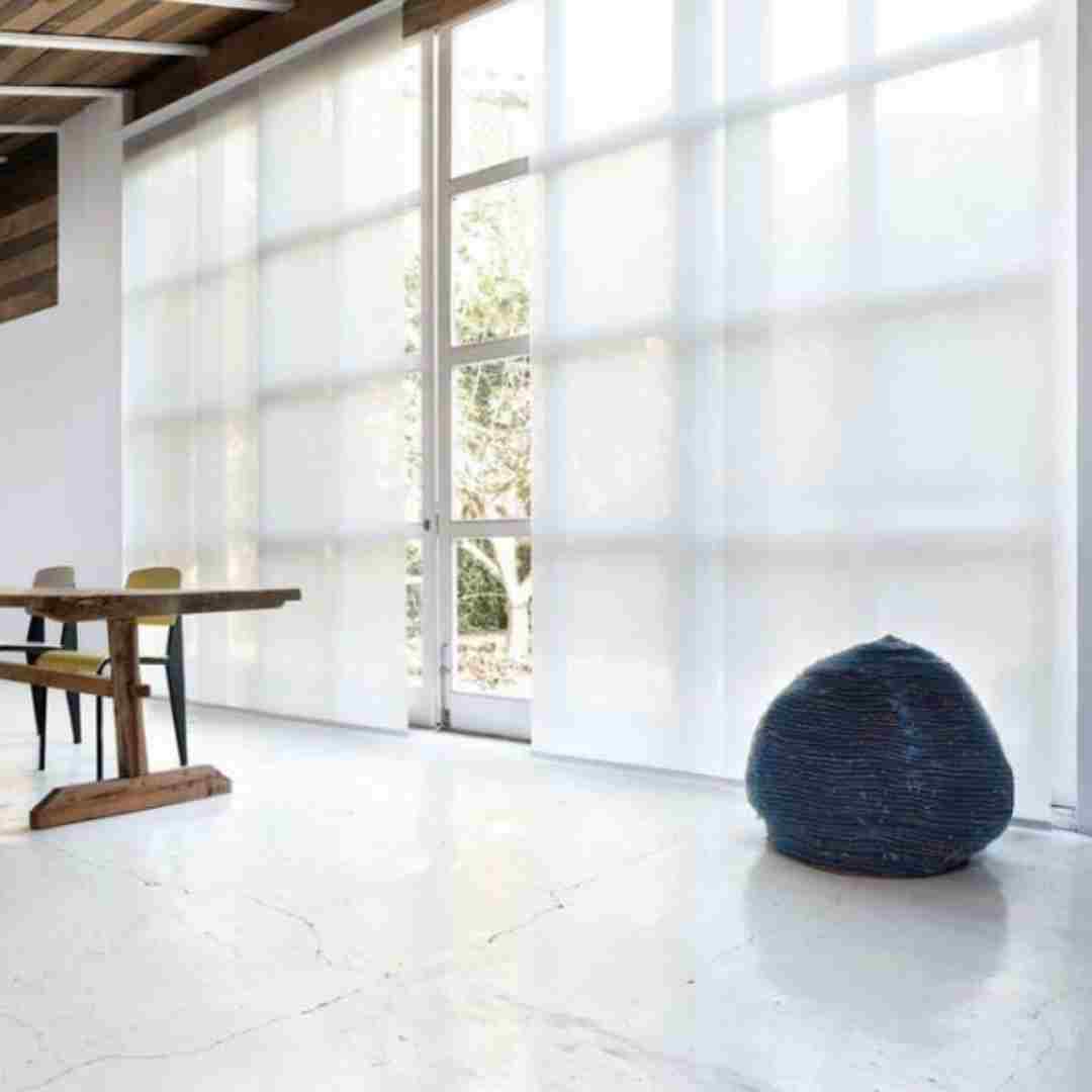 Stores et rideaux pour loft, solutions modernes et adaptées aux grandes ouvertures