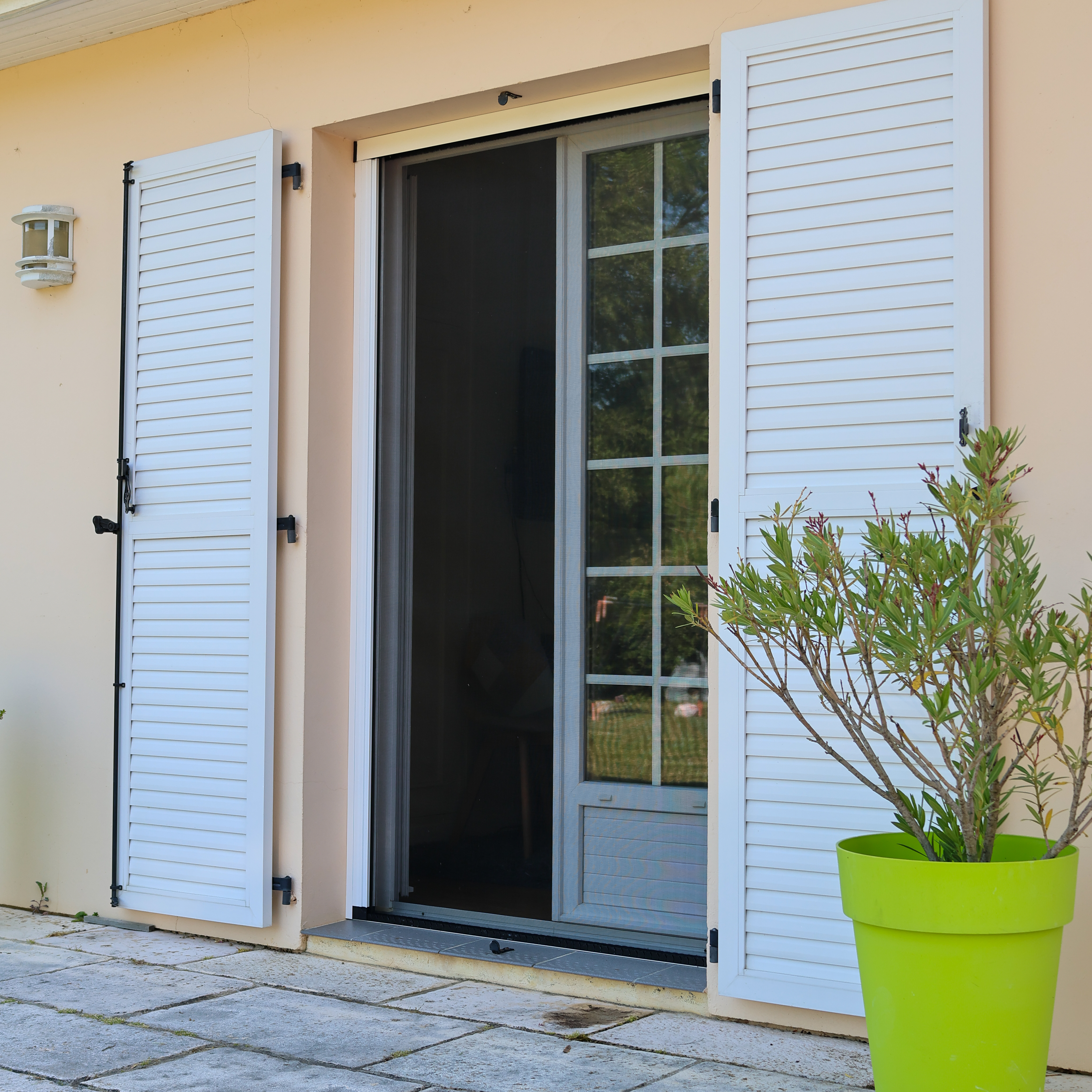 Moustiquaire latérale - Coloris marron - Parfait pour châssis bois - Rail aluminium - Esthétique et efficace