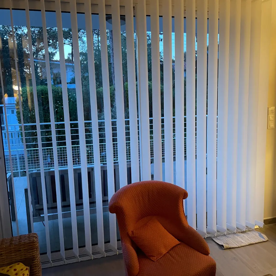 Store californien tamisant semi ouvert salon