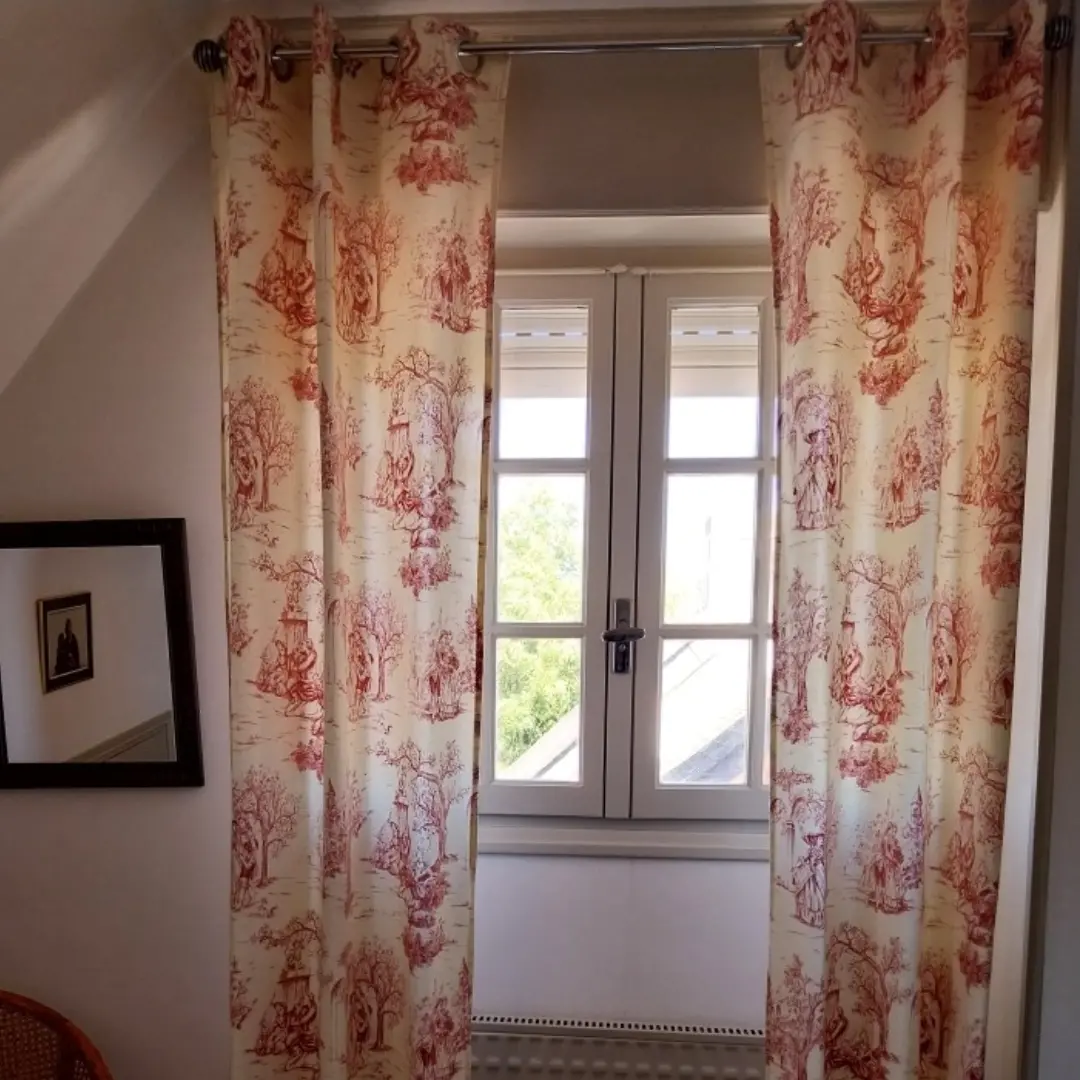 Rideau toile de jouy rouge