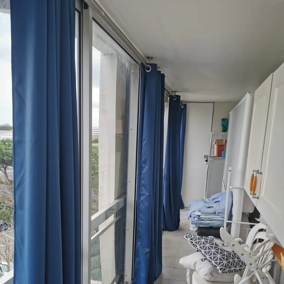 Rideaux occultants unis - bleu marine - ouvert