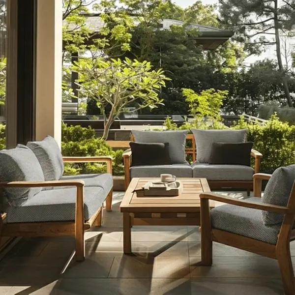 coussin banquette extérieur anti-tache uni beige sur salon de jardin en bois contemporain