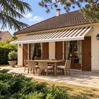 Store-banne-coffre-integrale-ambiance.webp