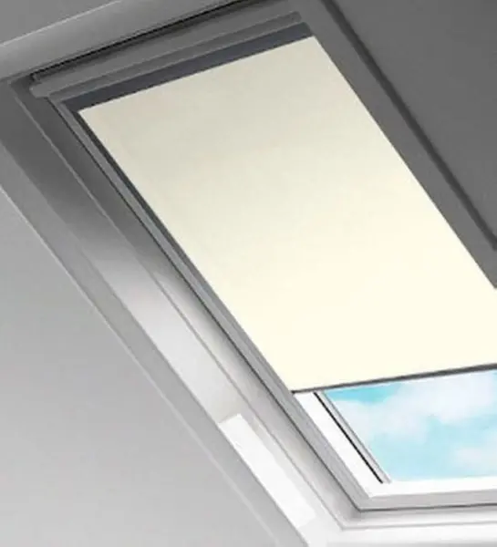 Store compatible avec les fenêtres de toit VELUX® Anti-chaleur Soltis®