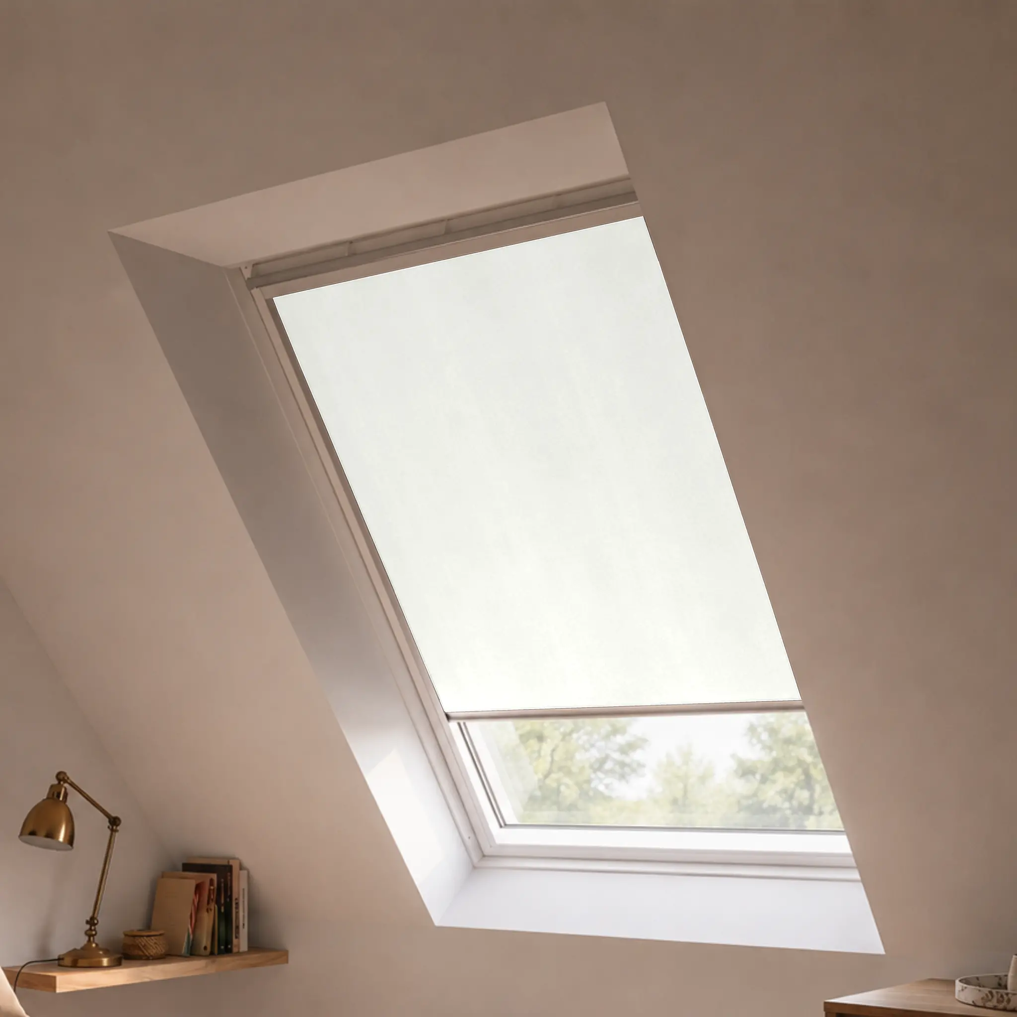Store compatible avec les fenêtres de toit VELUX S08 - polyester - sur mesure - occultant - fabrication française - durable et élégant